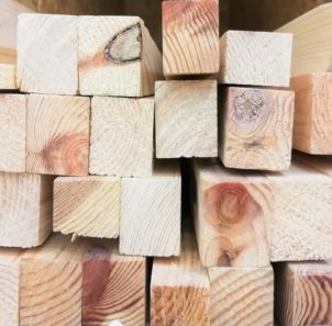 Komponenty drewniane – skuteczne rozwiązania dla trwałych oznaczeń